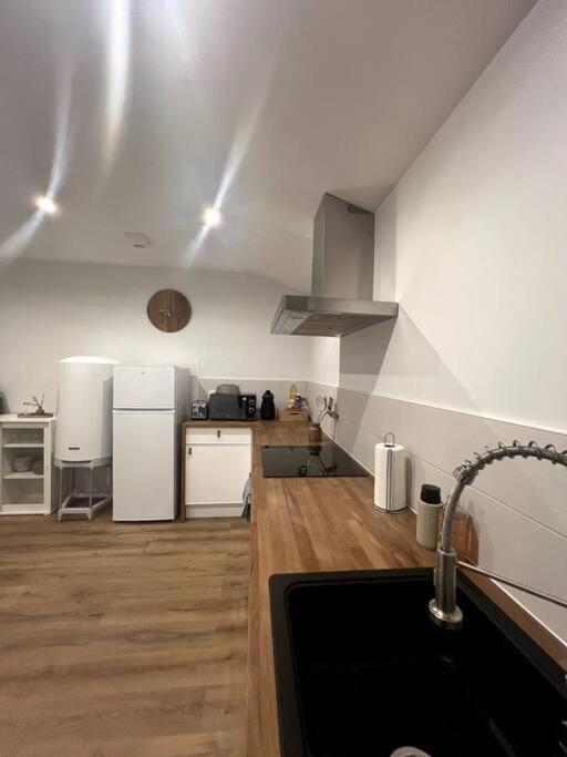 Jolie Maison Avec Courette 博格斯 外观 照片