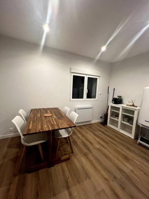 Jolie Maison Avec Courette 博格斯 外观 照片